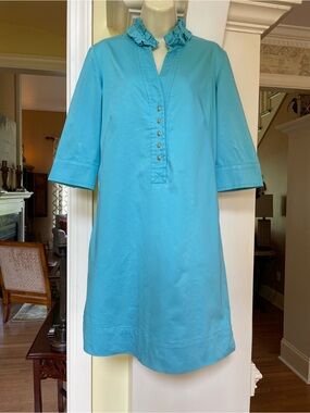 Sara Campbell aqua blue dress. Buttons half way down the front. Sz 6